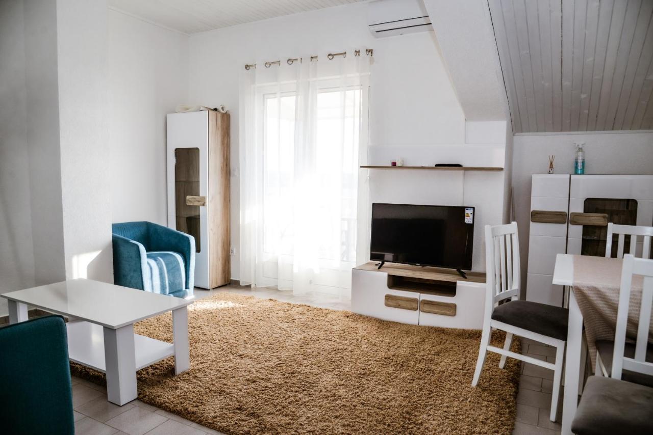 Iker Apartments Тиват Экстерьер фото